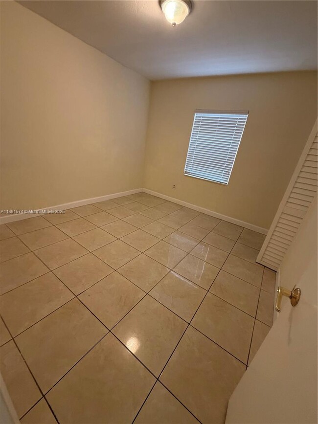 Building Photo - 255 SW 60th Ave