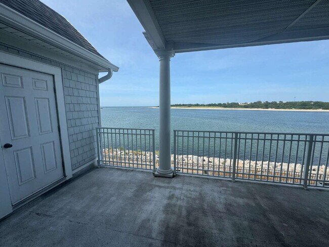 Building Photo - BAY POINT CONDOMINIUMS / Norfolk