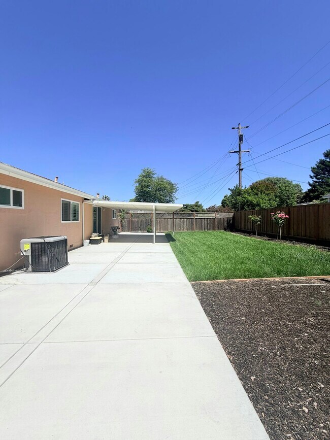 Building Photo - 7622 Oxbow Ln
