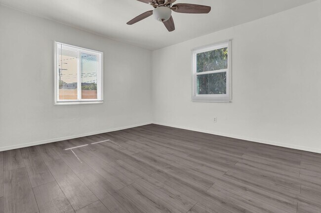 Building Photo - 1166 E 43rd Pl