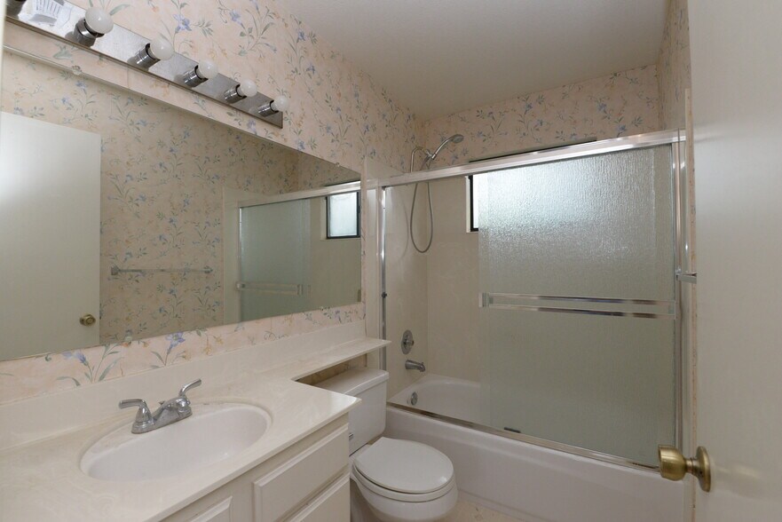 Building Photo - 923 Linden Ave