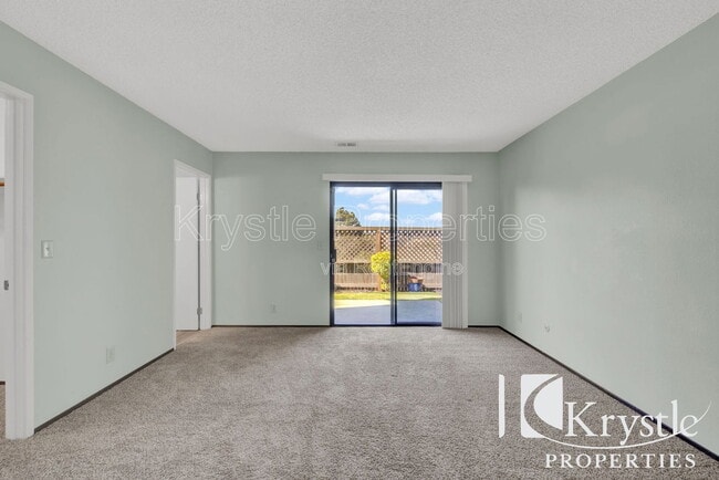 Building Photo - 2261 Clearview Cir