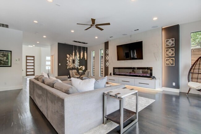 Building Photo - 5017 Milam St