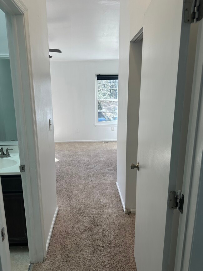 Building Photo - 6913 Woodstream Ln