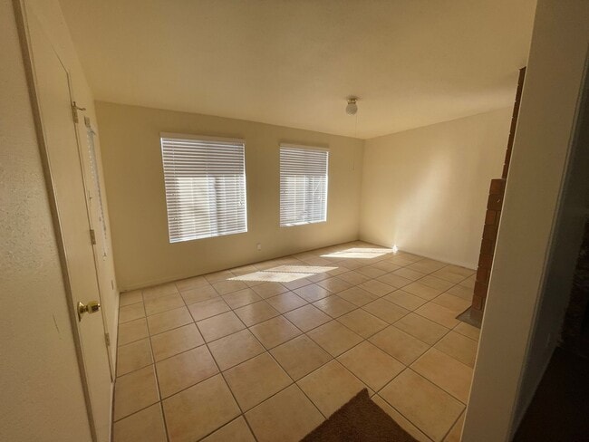 Building Photo - Hesperia-Refurbished- 3 Bedrooms, 2 Bathrooms + Den or Office, Large Property