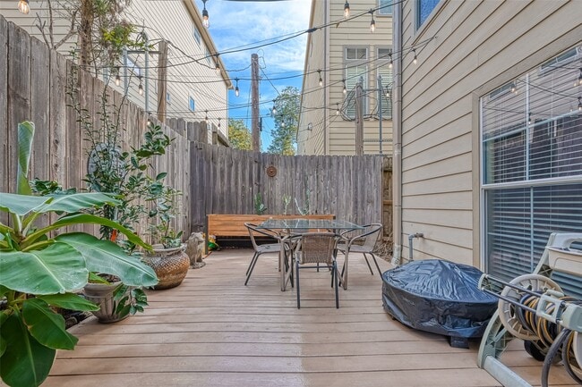 Building Photo - 410 Fowler St