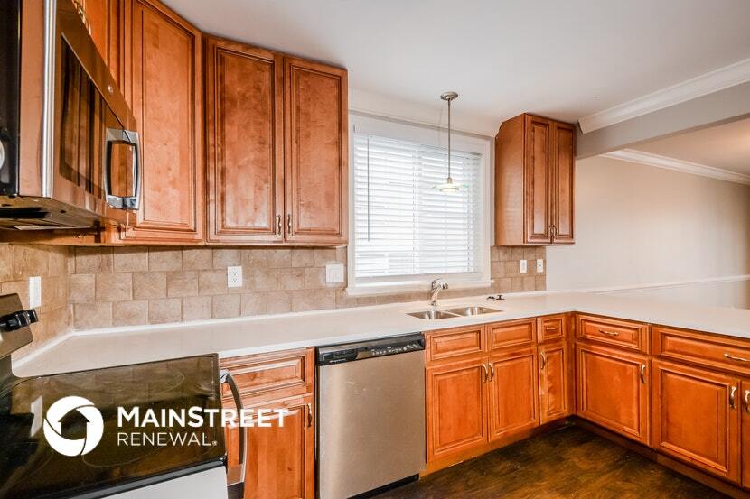 Building Photo - 2345 Hunters Crest Dr