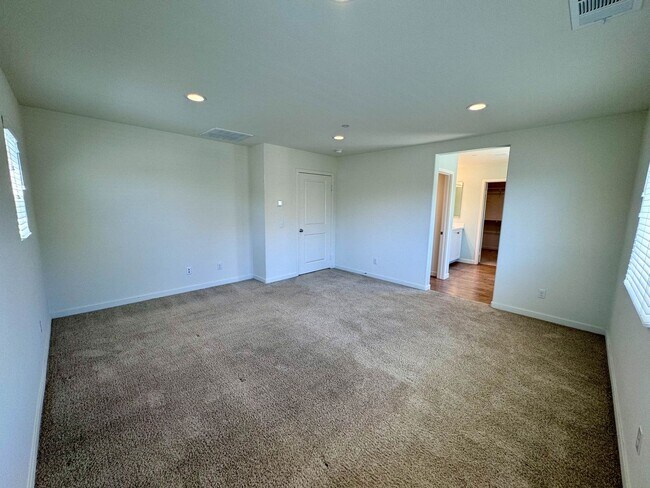 Building Photo - Stunning 4 bedroom 3 bathroom Murrieta hom...