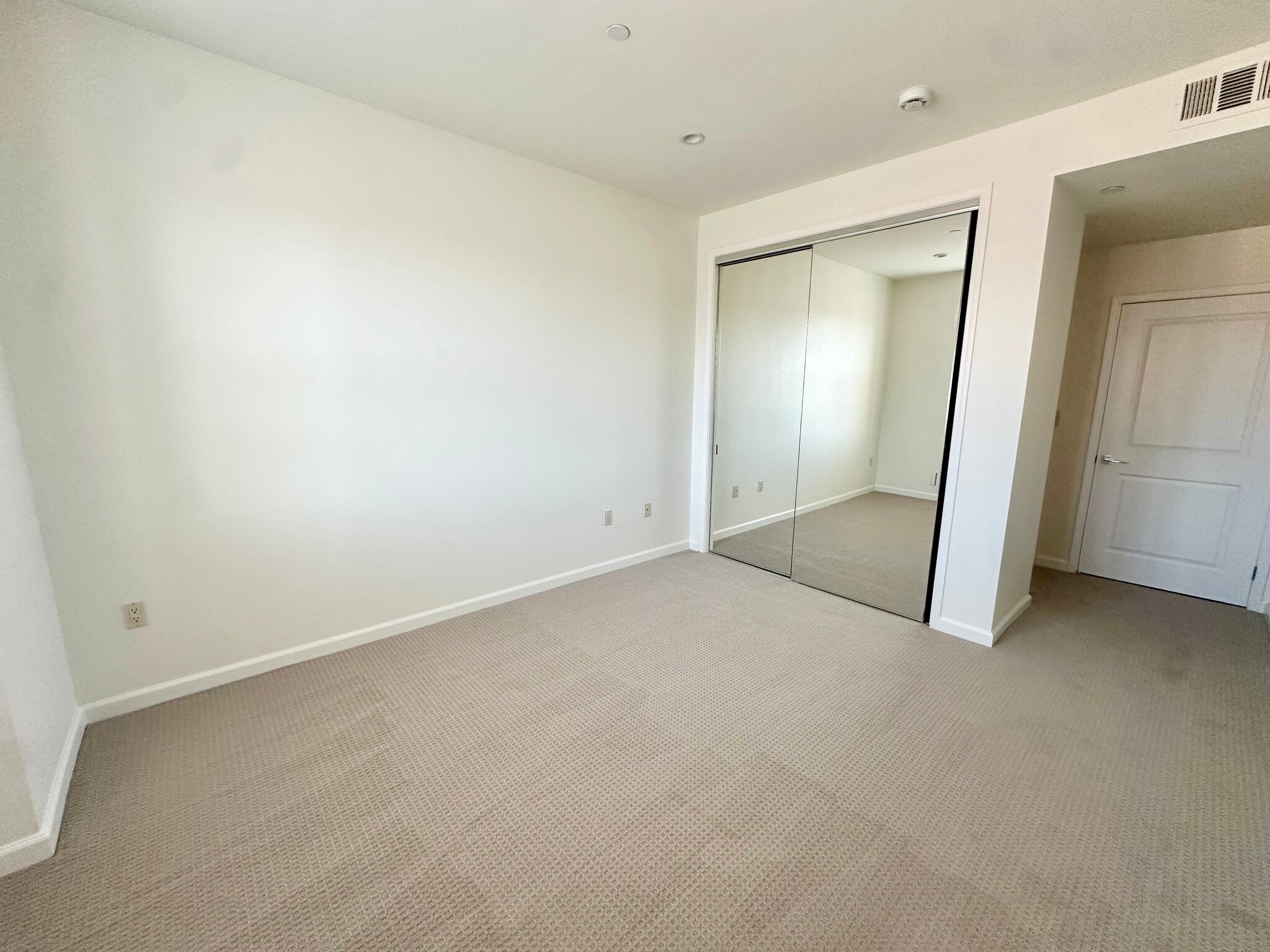 Building Photo - 1625 Granville Ave