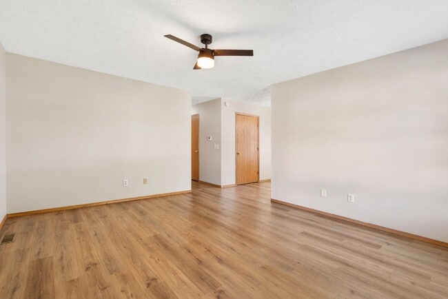 Building Photo - 1324 N Forest Ave