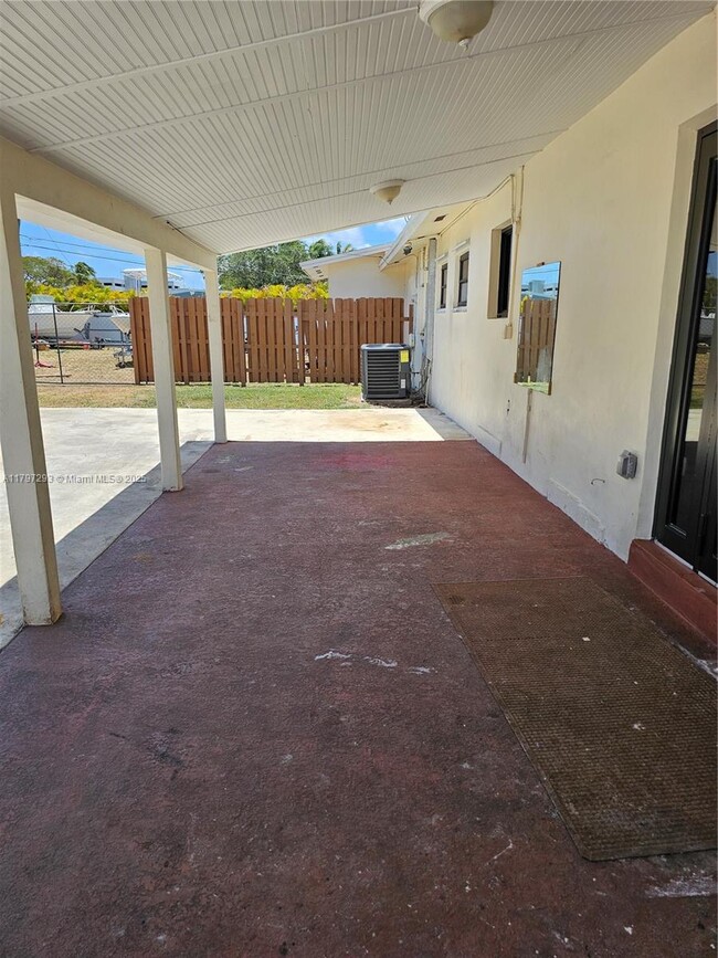 Building Photo - 16321 SW 96th Ave