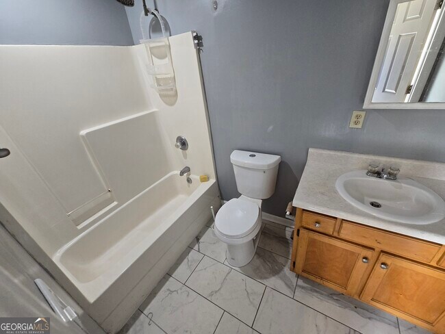 Building Photo - 629 Hanson St