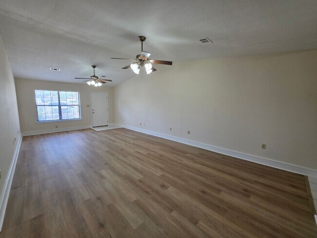 Building Photo - 916 Rentz Ave