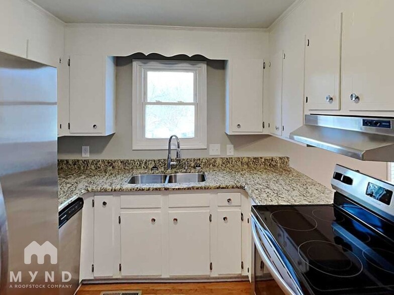 Building Photo - 7954 Tiburon Cir