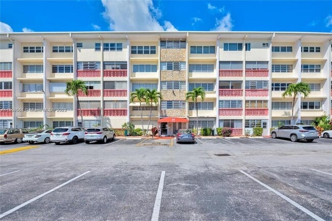 Building Photo - 2 bedroom in Hallandale FL 33009
