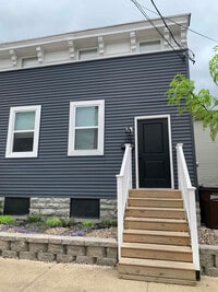 Building Photo - 128 W 9th St