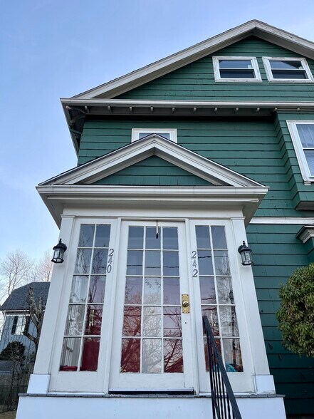 Building Photo - 240 Tremont St