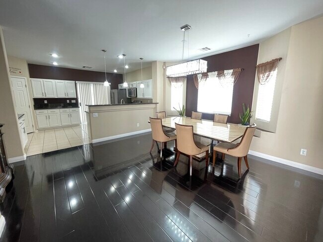 Building Photo - To schedule a viewing, call Wally Fellman ...