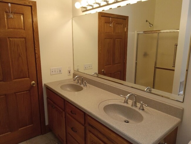 Building Photo - 8077 Woodland Dr