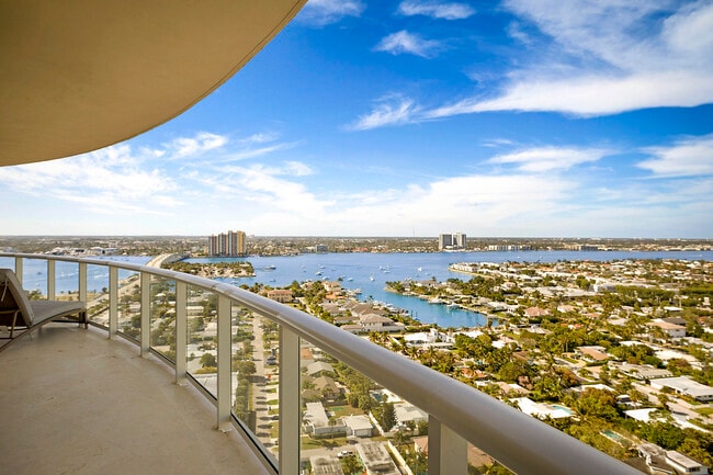 Building Photo - 2700 N Ocean Dr