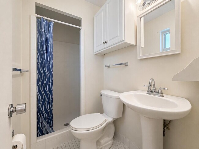 Building Photo - "Charming 3-Bedroom Oasis in Fort Walton Beach!"