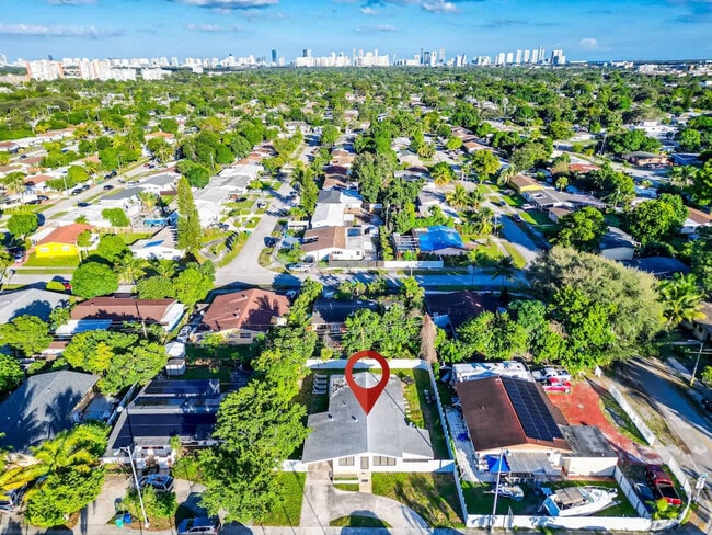 Building Photo - 17835 NE 6th Ave