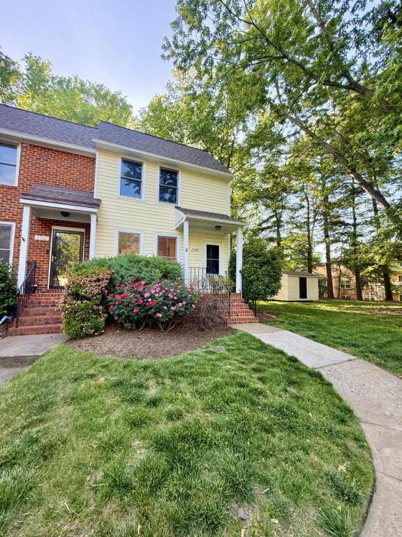 Primary Photo - 2504 Thicket Greene Ct