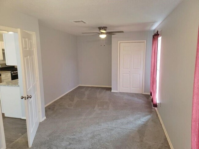 Building Photo - 9406 Walnut Glen Dr