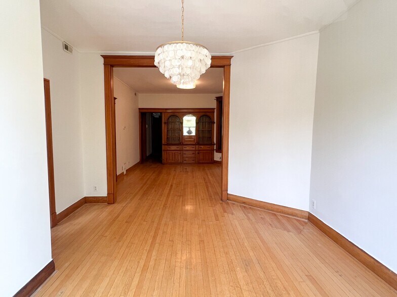 Building Photo - 909 N Campbell Ave