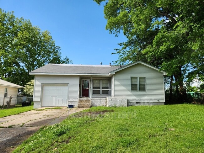 Building Photo - 1826 E 6th