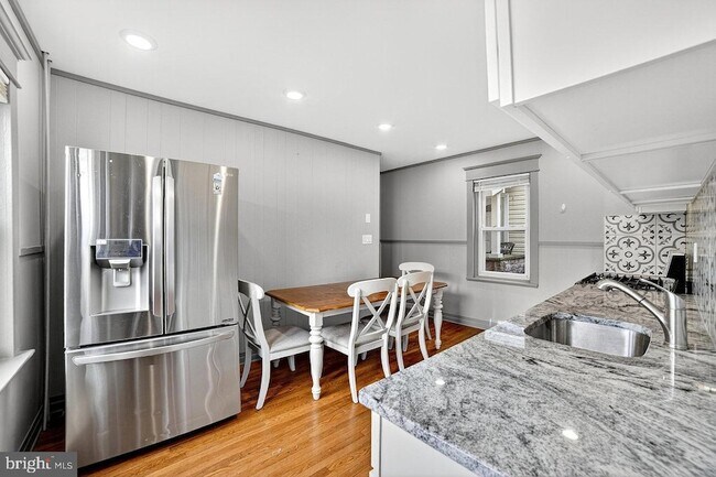 Building Photo - 18 Myrtle Ave