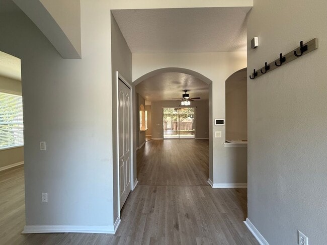 Building Photo - 944 Lost Grove Cir