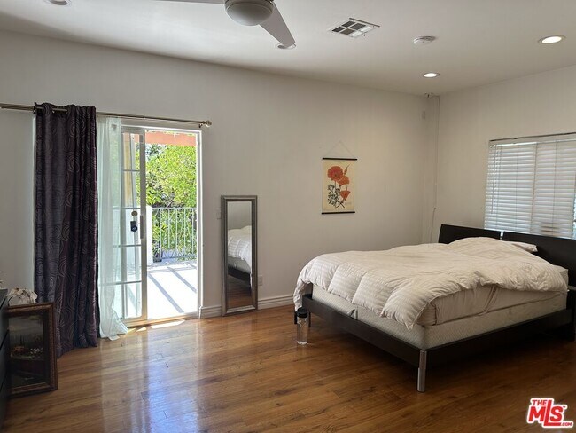 Building Photo - 14632 Valley Vista Blvd
