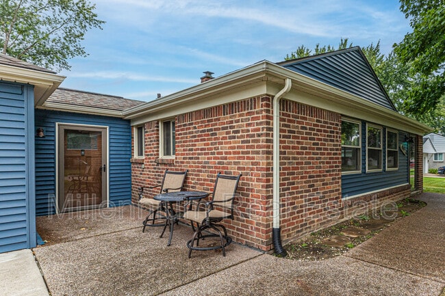 Building Photo - 4916 Rioview Dr