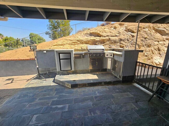 Building Photo - 2975 Robin Rd