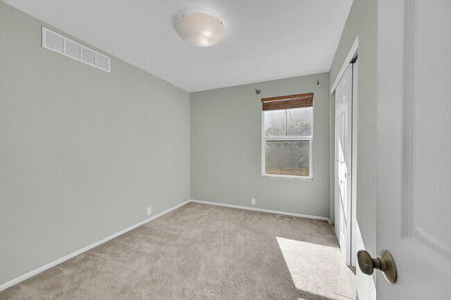 Building Photo - $2,500.00 - 3 Bedrooms, 2 Bathrooms, Singl...