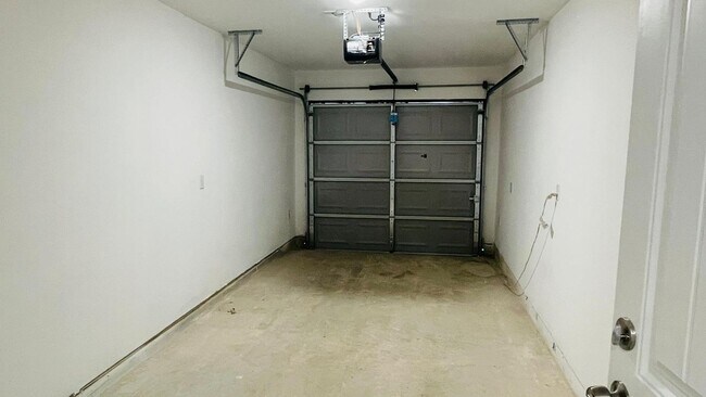 Building Photo - ? Stunning 3-Bed Luxury Home with Garage & Designer Touches ?