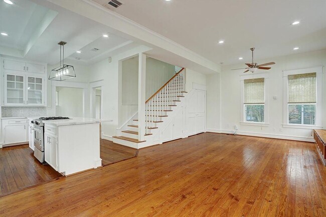 Building Photo - 1847 Cortlandt St
