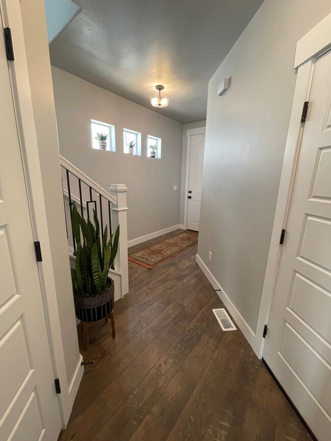 Building Photo - 3 Bed / 2.5 Bath Beautiful Lehi Home – $2,...
