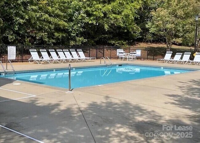 Building Photo - 10979 Princeton Village Dr