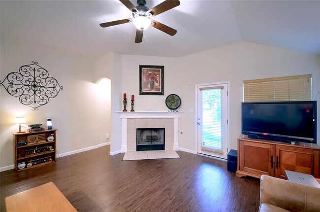 Building Photo - 1519 Hawk Dr