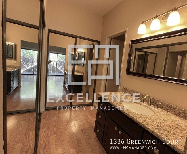 Building Photo - 1336 Greenwich Ct