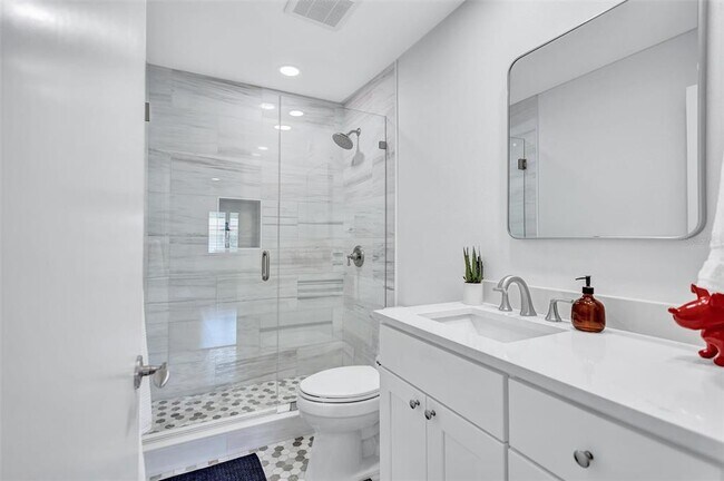 Building Photo - 1600 1st Ave W