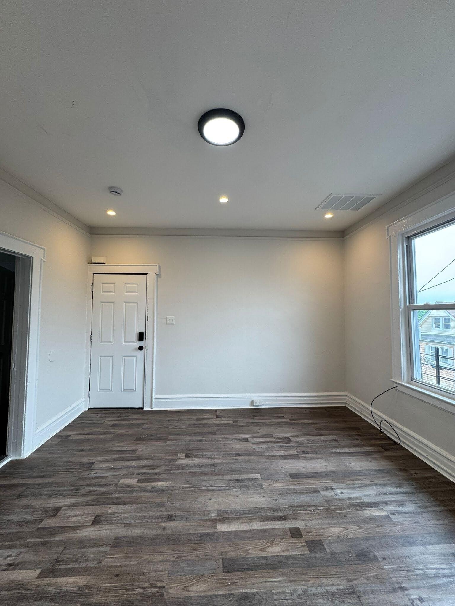Building Photo - 161 Maple Ave