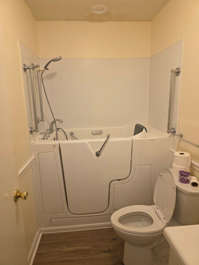 Building Photo - 217 S Hancock St