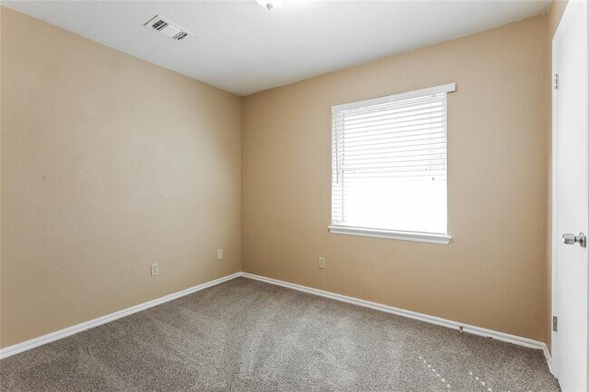 Building Photo - 2529 Amber St