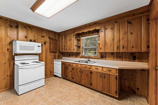 Building Photo - "Charming 3-Bedroom Retreat with Spacious Living in Murfreesboro!"