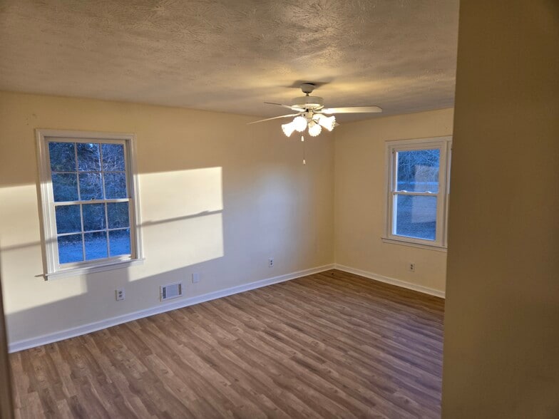 Building Photo - 1231 Kelleytown Rd