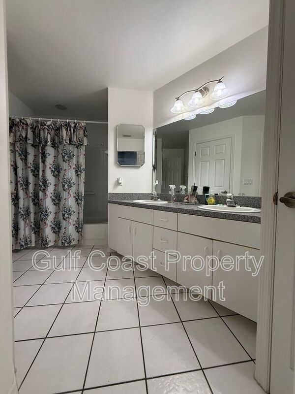 Building Photo - 2612 7th St W