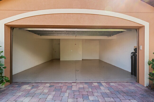 Building Photo - 6637 Alden Woods Cir